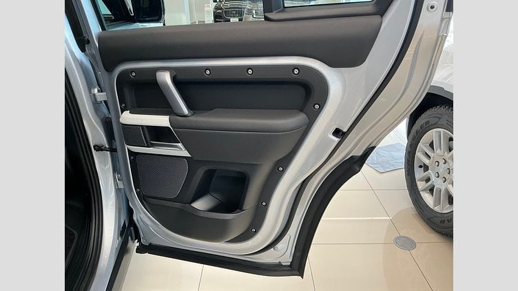 2024 認定中古車 Land Rover Defender 110 ハクバシルバー D300 AWD（AT） X-DYNAMIC HSE