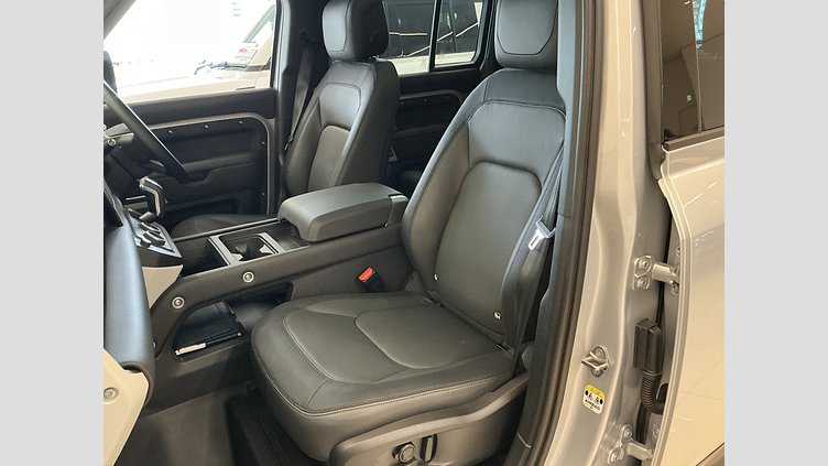 2024 認定中古車 Land Rover Defender 110 ハクバシルバー D300 AWD（AT） X-DYNAMIC HSE