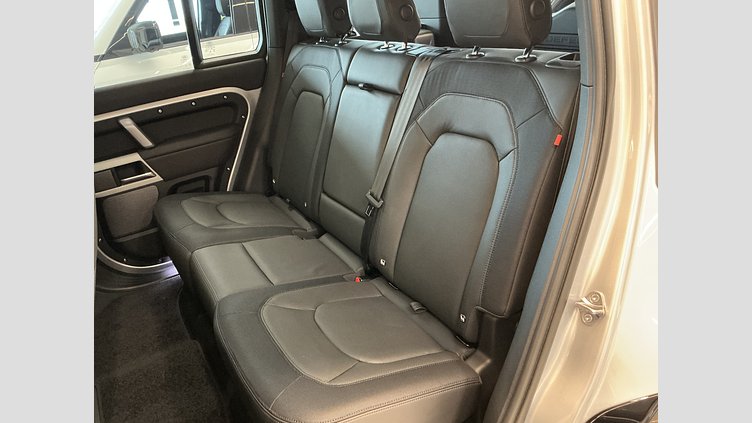 2024 認定中古車 Land Rover Defender 110 ハクバシルバー D300 AWD（AT） X-DYNAMIC HSE