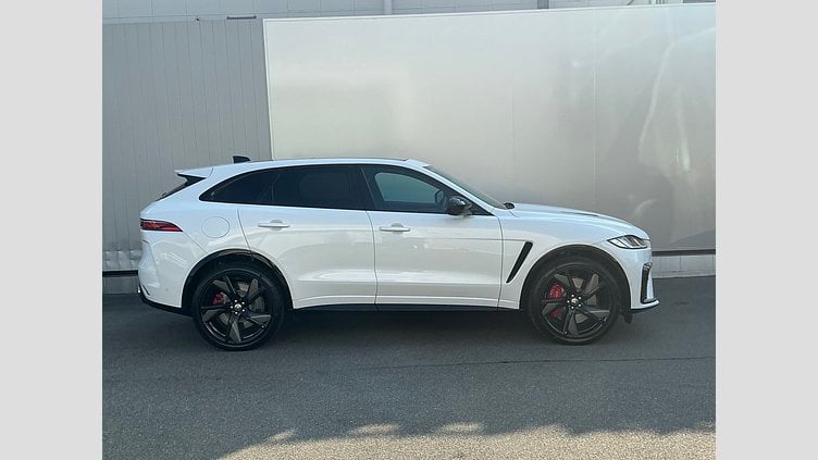 2024 認定中古車 Jaguar F-Pace オストゥーニパールホワイト P550 AWD（オートマチック） SVR