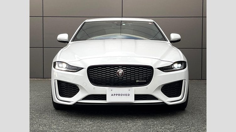 2020 認定中古車 Jaguar XE フジホワイト P250 RWD AUTOMATIC 4 door Saloon R-DYNAMIC S