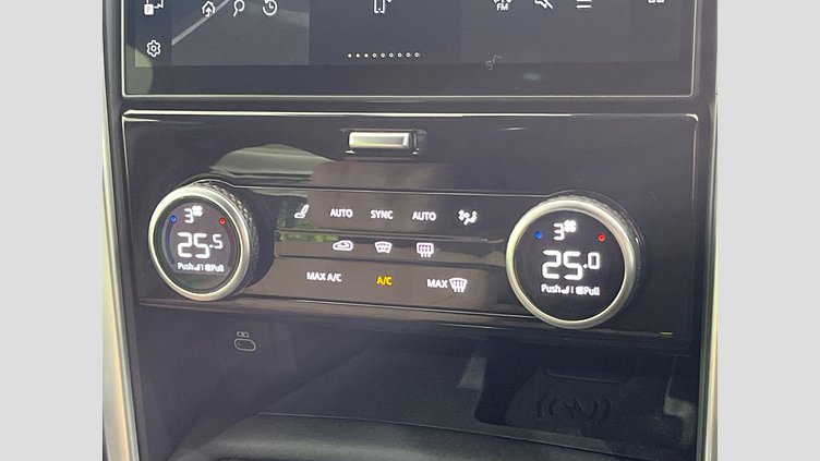 2024 認定中古車 Land Rover Discovery ハクバシルバー D300マイルドハイブリッド（ディーゼル） スタンダードホイールベース Metropolitan Edition