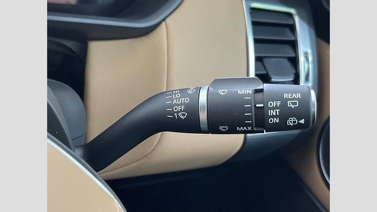 2024 認定中古車 Land Rover Discovery ハクバシルバー D300マイルドハイブリッド（ディーゼル） スタンダードホイールベース Metropolitan Edition