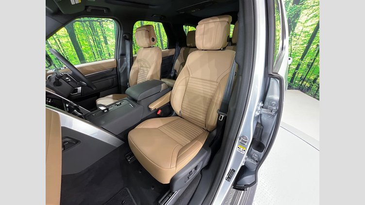 2024 認定中古車 Land Rover Discovery ハクバシルバー D300マイルドハイブリッド（ディーゼル） スタンダードホイールベース Metropolitan Edition