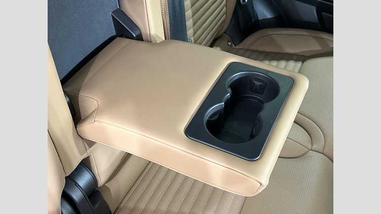 2024 認定中古車 Land Rover Discovery ハクバシルバー D300マイルドハイブリッド（ディーゼル） スタンダードホイールベース Metropolitan Edition