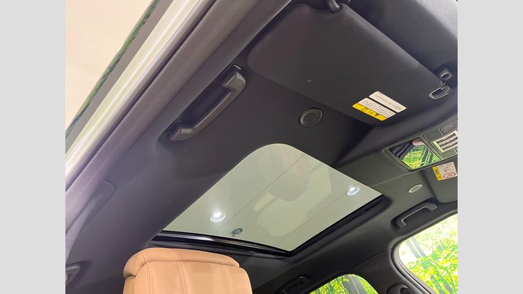 2024 認定中古車 Land Rover Discovery ハクバシルバー D300マイルドハイブリッド（ディーゼル） スタンダードホイールベース Metropolitan Edition