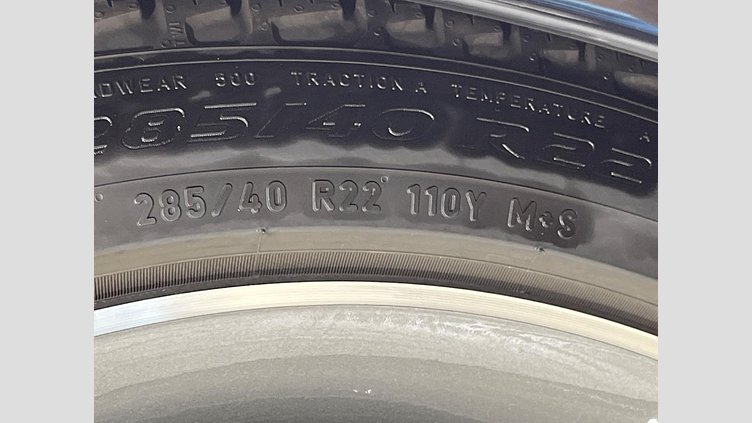 2024 認定中古車 Land Rover Discovery ハクバシルバー D300マイルドハイブリッド（ディーゼル） スタンダードホイールベース Metropolitan Edition