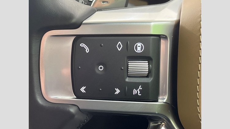 2024 認定中古車 Land Rover Discovery ハクバシルバー D300マイルドハイブリッド（ディーゼル） スタンダードホイールベース Metropolitan Edition