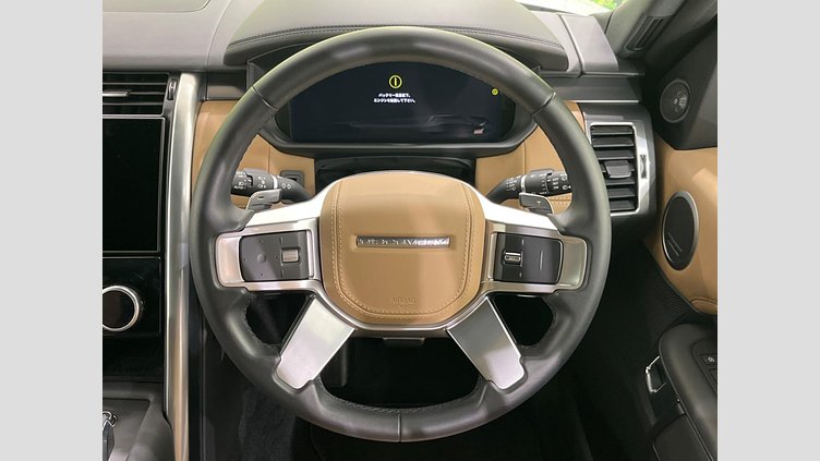 2024 認定中古車 Land Rover Discovery ハクバシルバー D300マイルドハイブリッド（ディーゼル） スタンダードホイールベース Metropolitan Edition