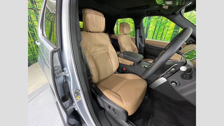 2024 認定中古車 Land Rover Discovery ハクバシルバー D300マイルドハイブリッド（ディーゼル） スタンダードホイールベース Metropolitan Edition
