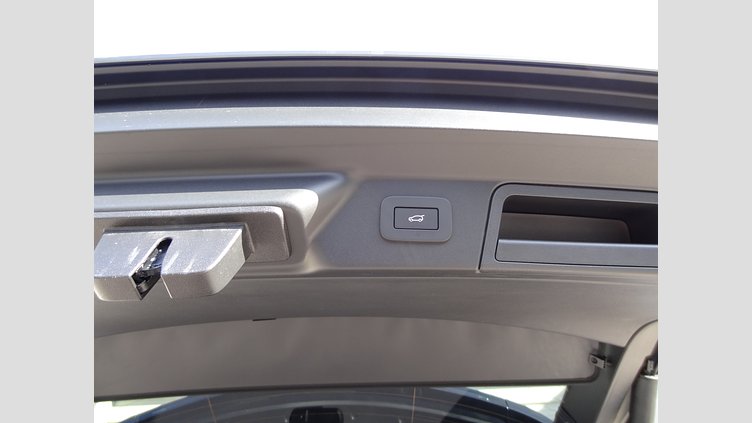 2024 認定中古車 Land Rover Range Rover Velar ザダルグレイ D200マイルドハイブリッド（ディーゼル） Standard Wheelbase Dynamic HSE