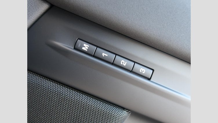 2024 認定中古車 Land Rover Range Rover Evoque フジホワイト D200マイルドハイブリッド（ディーゼル） スタンダードホイールベース DYNAMIC SE