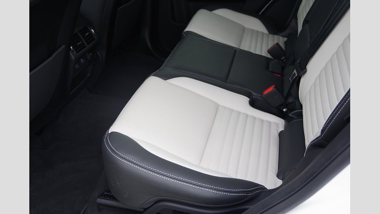 2024 認定中古車 Land Rover Discovery Sport オストゥーニパールホワイト P300eプラグインハイブリッド（ガソリン） 標準ホイール DYNAMIC HSE