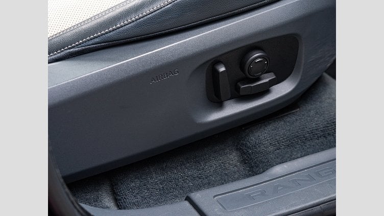 2019 認定中古車 Land Rover Range Rover Evoque Santorini Black 2.0 litre i4D Diesel ＳＥプラス