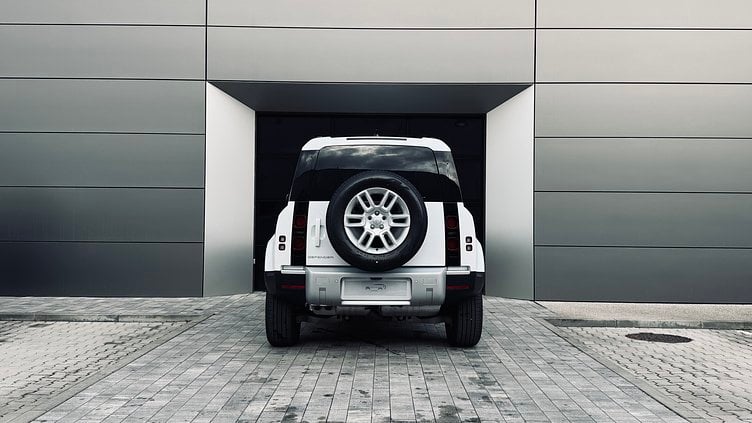 2025 SKLADOVÉ VOZIDLÁ Land Rover Defender 110 Fuji White D200 I6 MHEV D200 S