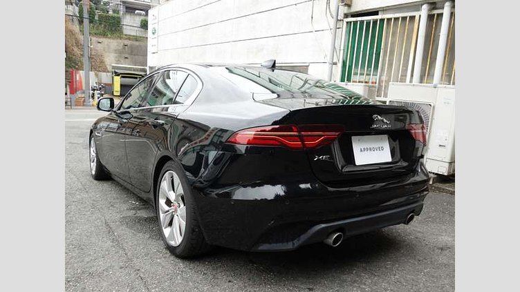 2021 認定中古車 Jaguar XE ナルヴィックブラック P250 RWD（オートマチック） 4 door Saloon S