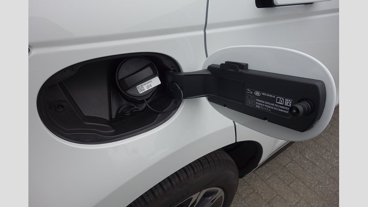 2024 認定中古車 Land Rover Range Rover Evoque フジホワイト P300eプラグインハイブリッド（ガソリン） スタンダードホイールベース DYNAMIC HSE