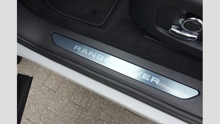 2024 認定中古車 Land Rover Range Rover Evoque フジホワイト P300eプラグインハイブリッド（ガソリン） スタンダードホイールベース DYNAMIC HSE