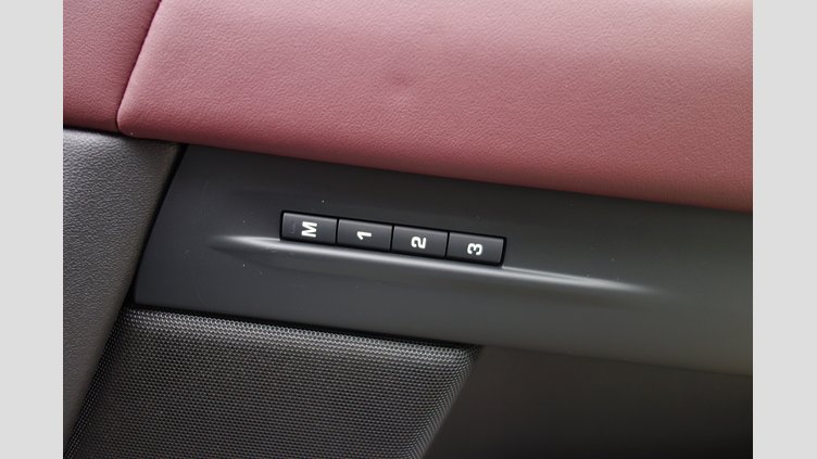 2024 認定中古車 Land Rover Range Rover Evoque フジホワイト P300eプラグインハイブリッド（ガソリン） スタンダードホイールベース DYNAMIC HSE