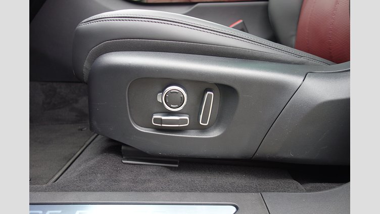 2024 認定中古車 Land Rover Range Rover Evoque フジホワイト P300eプラグインハイブリッド（ガソリン） スタンダードホイールベース DYNAMIC HSE