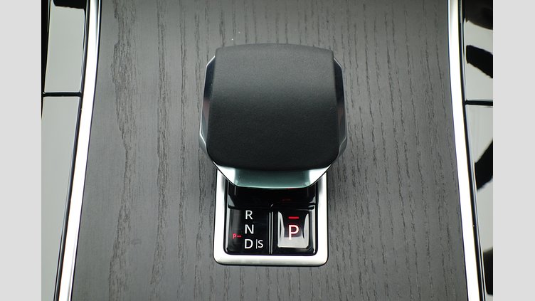 2024 認定中古車 Land Rover Range Rover Evoque フジホワイト P300eプラグインハイブリッド（ガソリン） スタンダードホイールベース DYNAMIC HSE