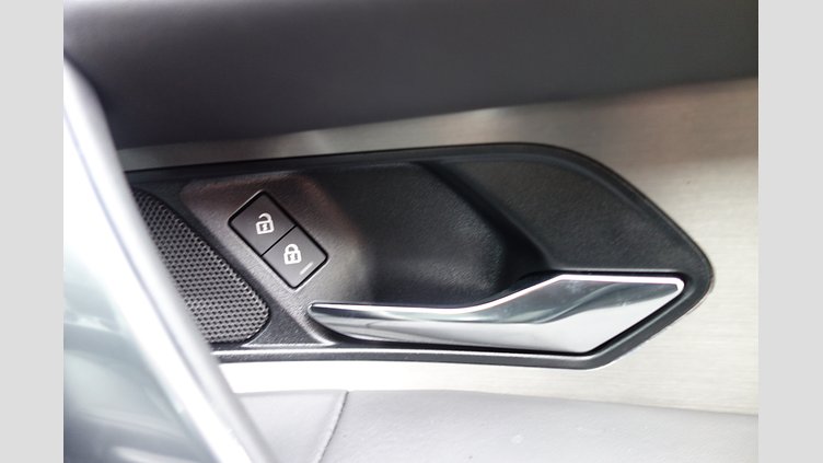 2024 認定中古車 Land Rover Discovery Sport アイガーグレイ P300eプラグインハイブリッド（ガソリン） 標準ホイール DYNAMIC HSE