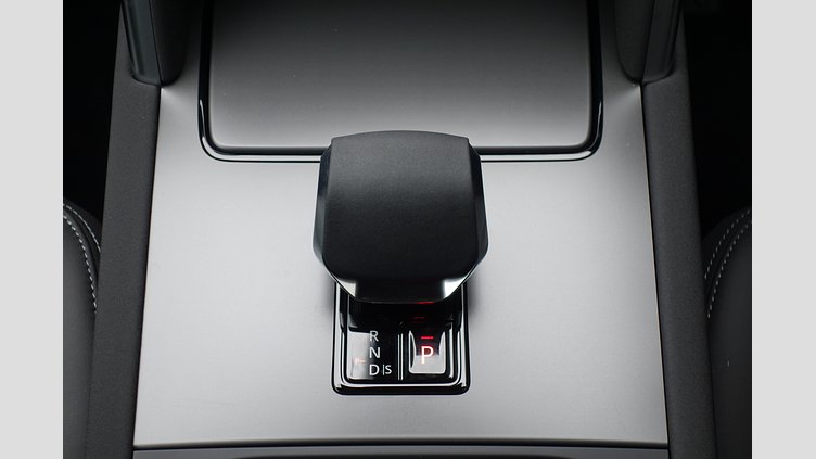 2024 認定中古車 Land Rover Discovery Sport アイガーグレイ P300eプラグインハイブリッド（ガソリン） 標準ホイール DYNAMIC HSE