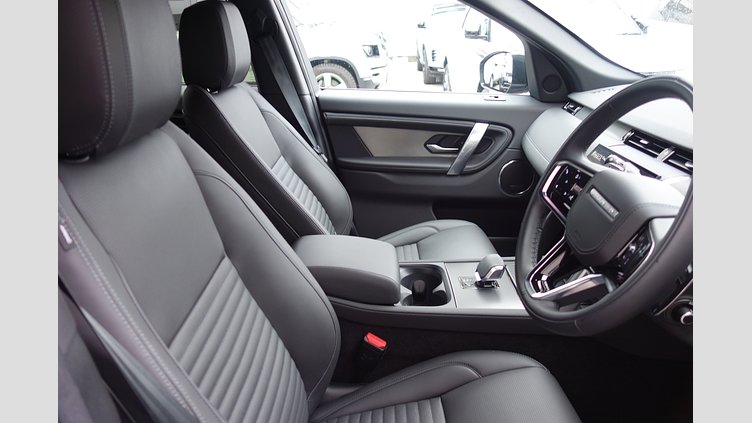 2024 認定中古車 Land Rover Discovery Sport アイガーグレイ P300eプラグインハイブリッド（ガソリン） 標準ホイール DYNAMIC HSE