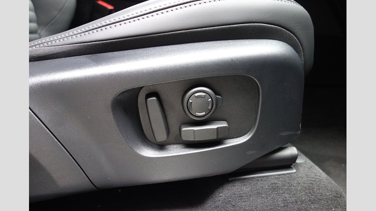 2024 認定中古車 Land Rover Discovery Sport アイガーグレイ P300eプラグインハイブリッド（ガソリン） 標準ホイール DYNAMIC HSE