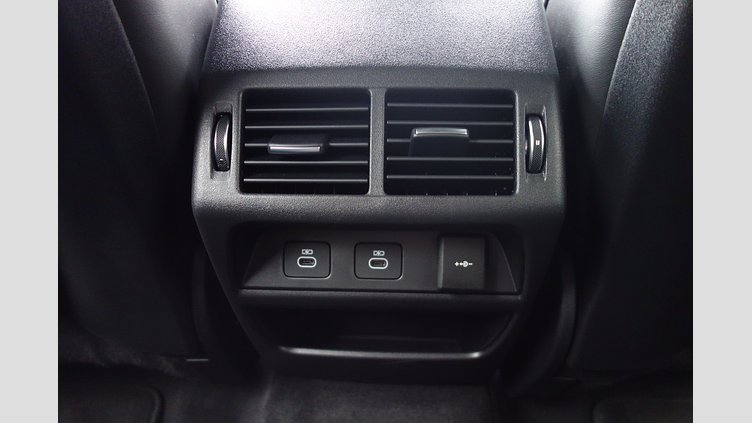 2024 認定中古車 Land Rover Discovery Sport アイガーグレイ P300eプラグインハイブリッド（ガソリン） 標準ホイール DYNAMIC HSE