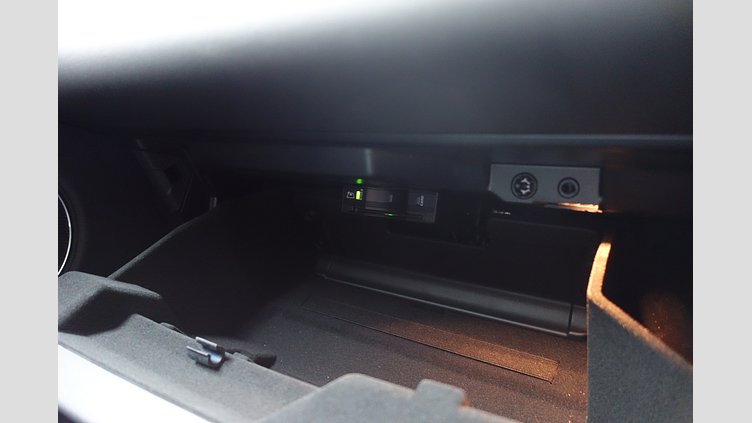 2024 認定中古車 Land Rover Discovery Sport アイガーグレイ P300eプラグインハイブリッド（ガソリン） 標準ホイール DYNAMIC HSE