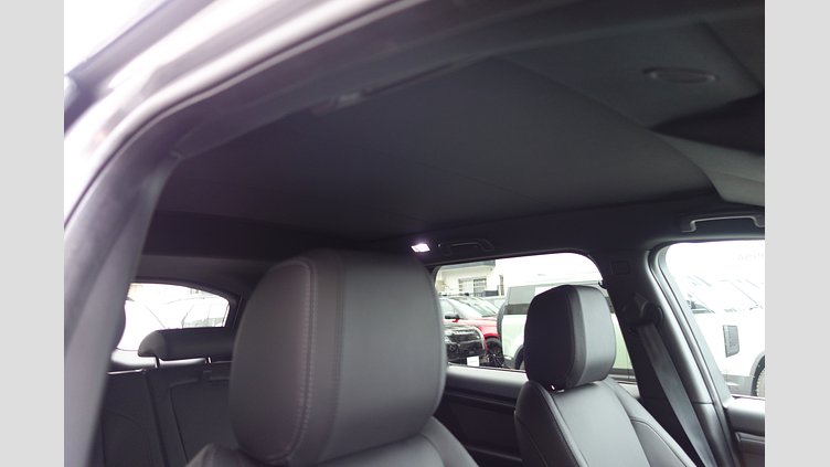 2024 認定中古車 Land Rover Discovery Sport アイガーグレイ P300eプラグインハイブリッド（ガソリン） 標準ホイール DYNAMIC HSE