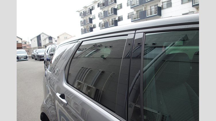 2024 認定中古車 Land Rover Discovery Sport アイガーグレイ P300eプラグインハイブリッド（ガソリン） 標準ホイール DYNAMIC HSE