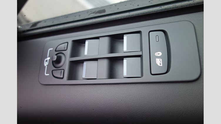 2024 認定中古車 Land Rover Discovery Sport アイガーグレイ P300eプラグインハイブリッド（ガソリン） 標準ホイール DYNAMIC HSE