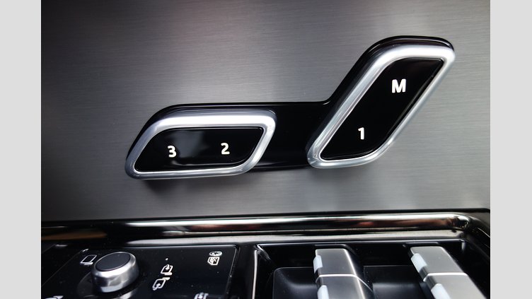 2024 認定中古車 Land Rover Range Rover Sport フジホワイト D300マイルドハイブリッド スタンダードホイールベース Dynamic SE
