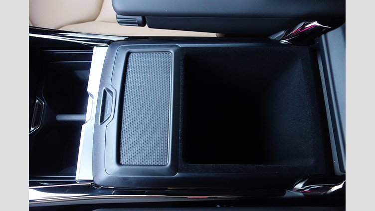 2024 認定中古車 Land Rover Range Rover Sport フジホワイト D300マイルドハイブリッド スタンダードホイールベース Dynamic SE