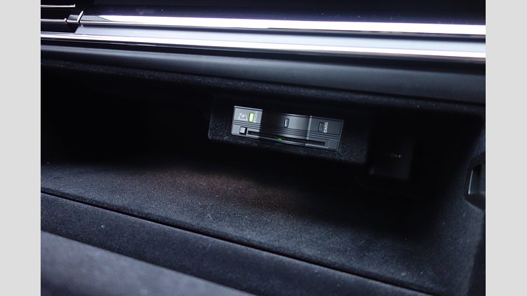 2024 認定中古車 Land Rover Range Rover Sport フジホワイト D300マイルドハイブリッド スタンダードホイールベース Dynamic SE