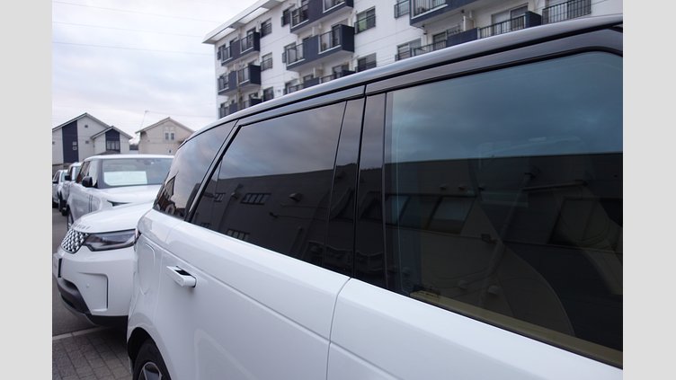 2024 認定中古車 Land Rover Range Rover Sport フジホワイト D300マイルドハイブリッド スタンダードホイールベース Dynamic SE