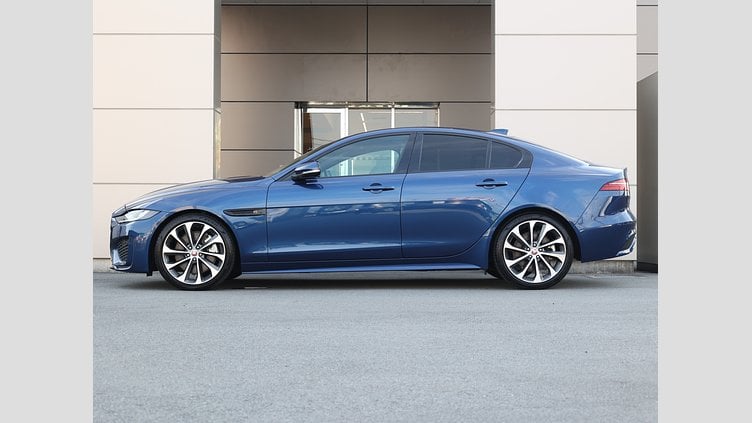 2022 認定中古車 Jaguar XE ブルーファイアブルー P250 RWD（オートマチック） 4 door Saloon R-DYNAMIC HSE