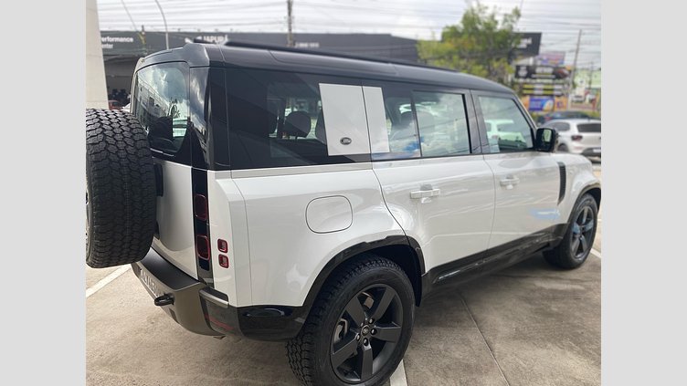 2024 Approved Land Rover Defender 110 Fuji White auto PHEV AWD 5DR SWB X-Dynamic HSE 404PS Automático