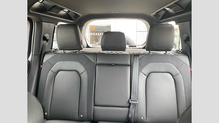 2024 Approved Land Rover Defender 110 Fuji White auto PHEV AWD 5DR SWB X-Dynamic HSE 404PS Automático