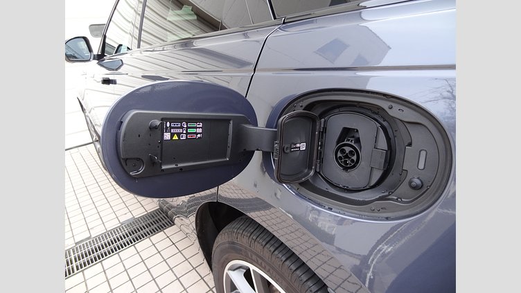 2024 認定中古車 Land Rover Range Rover Velar ヴァレジネブルー P400eプラグインハイブリッド（ガソリン） Standard Wheelbase Dynamic HSE