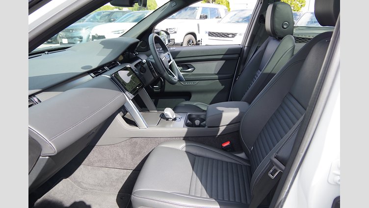 2024 認定中古車 Land Rover Discovery Sport フジホワイト D200マイルドハイブリッド（ディーゼル） 標準ホイール DYNAMIC SE