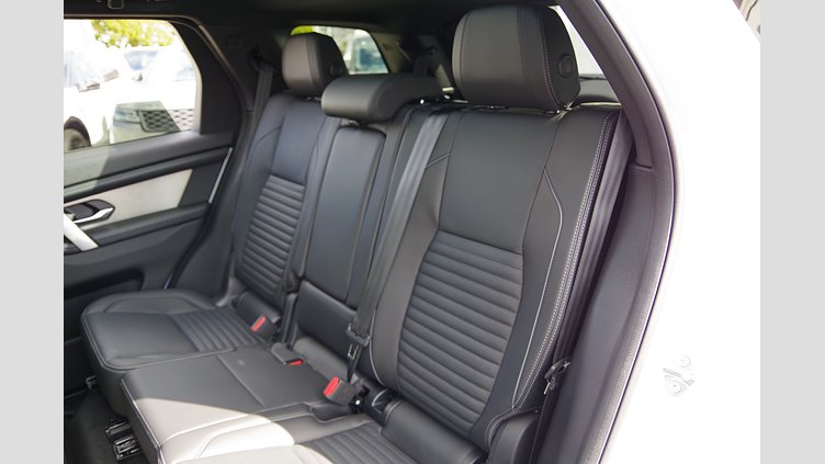 2024 認定中古車 Land Rover Discovery Sport フジホワイト D200マイルドハイブリッド（ディーゼル） 標準ホイール DYNAMIC SE