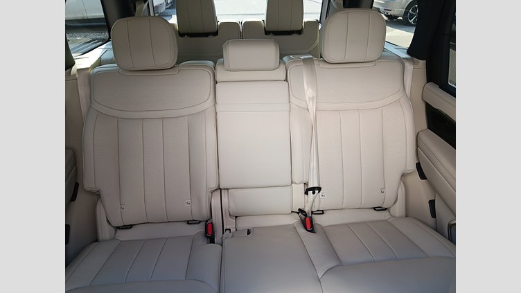 2024 SKLADOVÉ VOZIDLÁ Land Rover Range Rover Fuji White 3.0D MHEV 350PS MHEV HSE LWB AWD