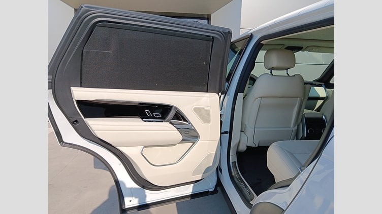 2024 SKLADOVÉ VOZIDLÁ Land Rover Range Rover Fuji White 3.0D MHEV 350PS MHEV HSE LWB AWD