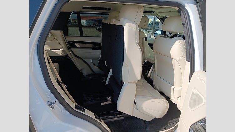 2024 SKLADOVÉ VOZIDLÁ Land Rover Range Rover Fuji White 3.0D MHEV 350PS MHEV HSE LWB AWD