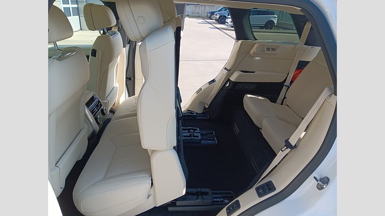 2024 SKLADOVÉ VOZIDLÁ Land Rover Range Rover Fuji White 3.0D MHEV 350PS MHEV HSE LWB AWD