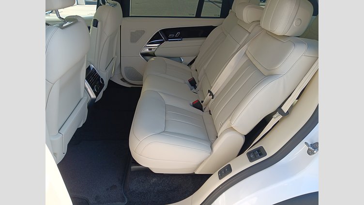2024 SKLADOVÉ VOZIDLÁ Land Rover Range Rover Fuji White 3.0D MHEV 350PS MHEV HSE LWB AWD