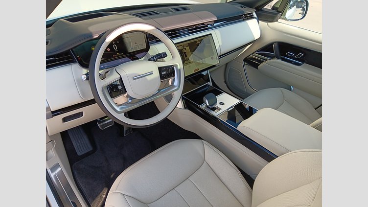 2024 SKLADOVÉ VOZIDLÁ Land Rover Range Rover Fuji White 3.0D MHEV 350PS MHEV HSE LWB AWD